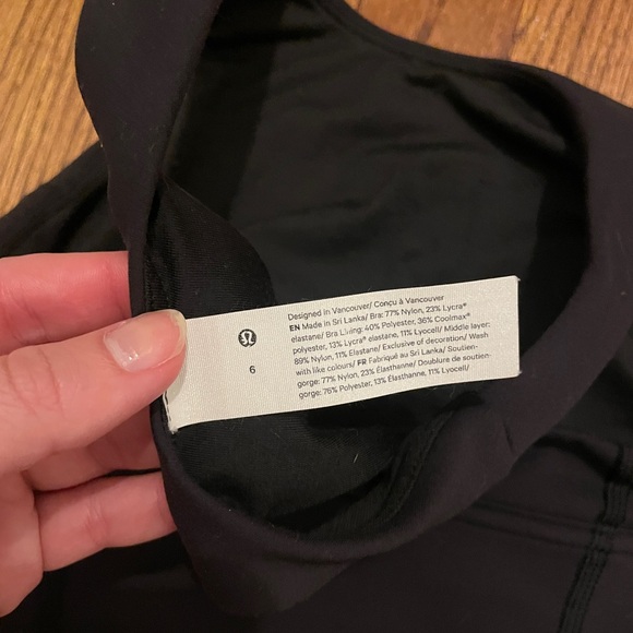 Lululemon black high neck sports bra size 6 - Picture 3 of 3